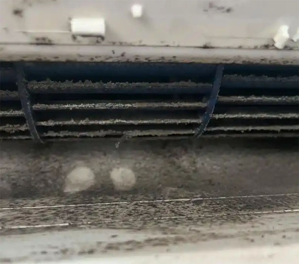 赤峰市空调吹的风有股烧焦味是怎么回事